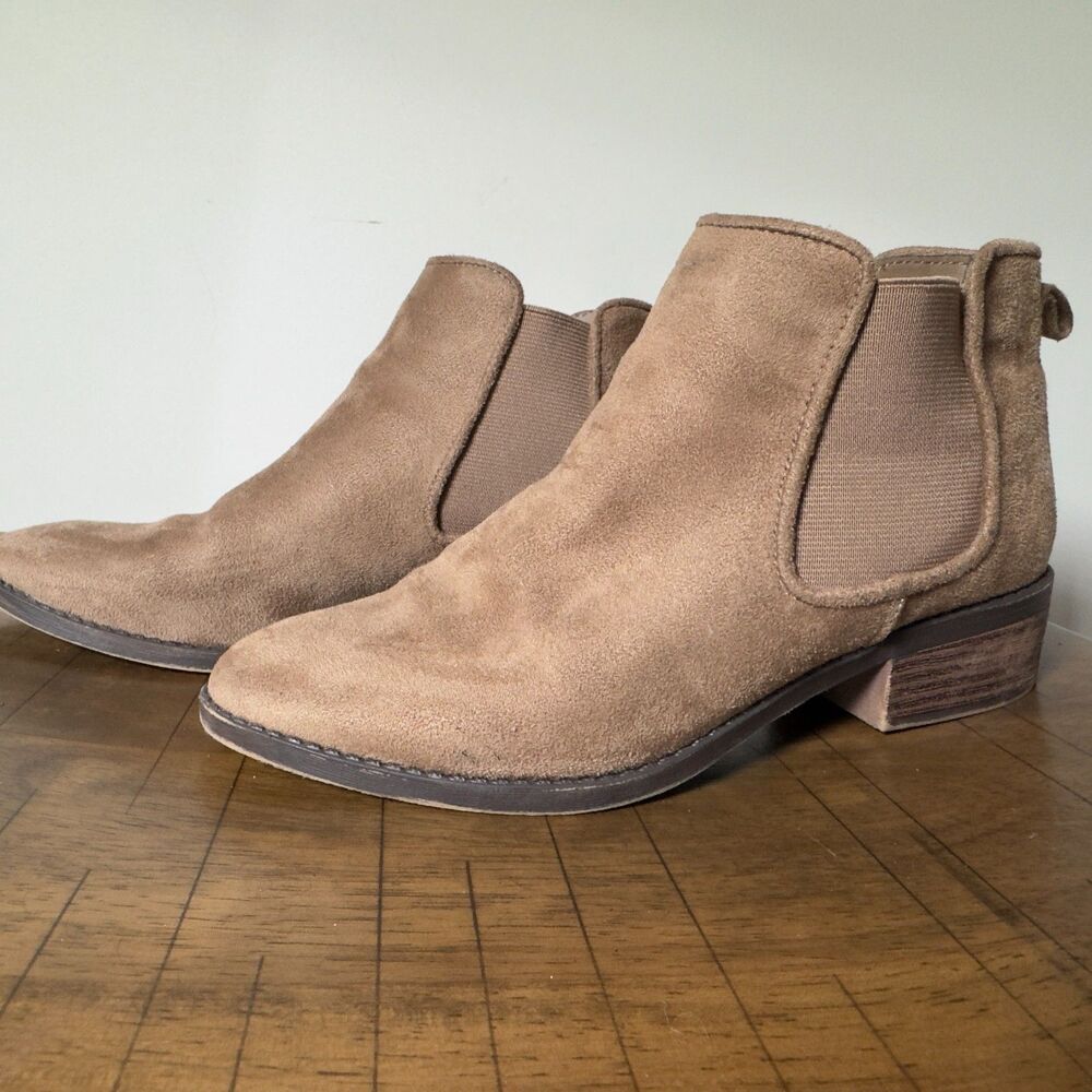 Express Women's Tan Faux Suede Chelsea Ankle Boots Size 6 Block Heel